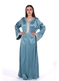 البنت الشرقية أزرق بترولي
