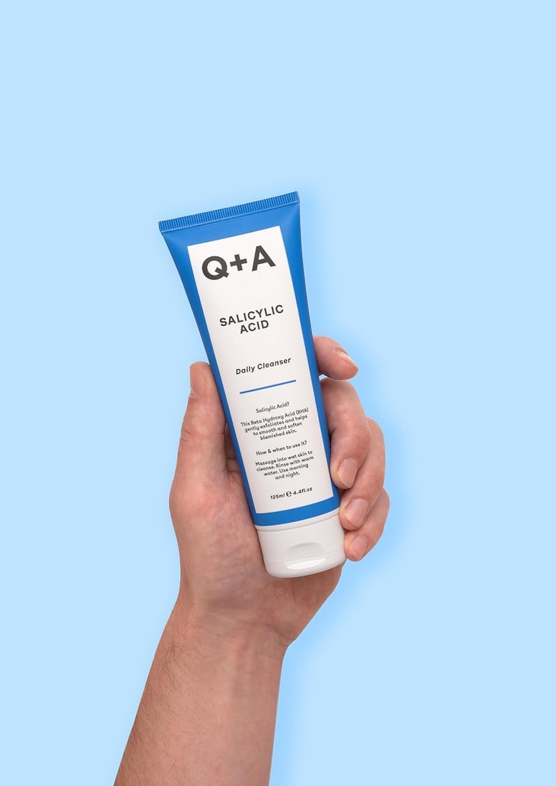Q+A منظف يومي بحمض الساليسيليك من Q+A – غسول وجه مقشر لبشرة نقية، يستهدف البثور واحتقان المسام، مرطب مع البيتين والألانطوين، نباتي وخالي من القسوة، مصنوع في المملكة المتحدة، 125 مل - Image 2
