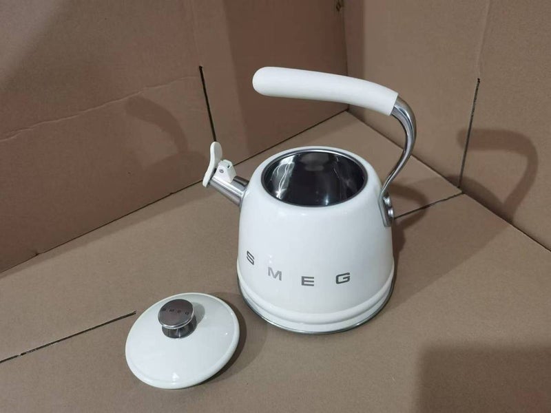 smeg Whistling Kettle – Premium 2.3 L Retro-Style Stainless Steel Tea Kettle, Ergonomic Handle, Italian Design - Image 4