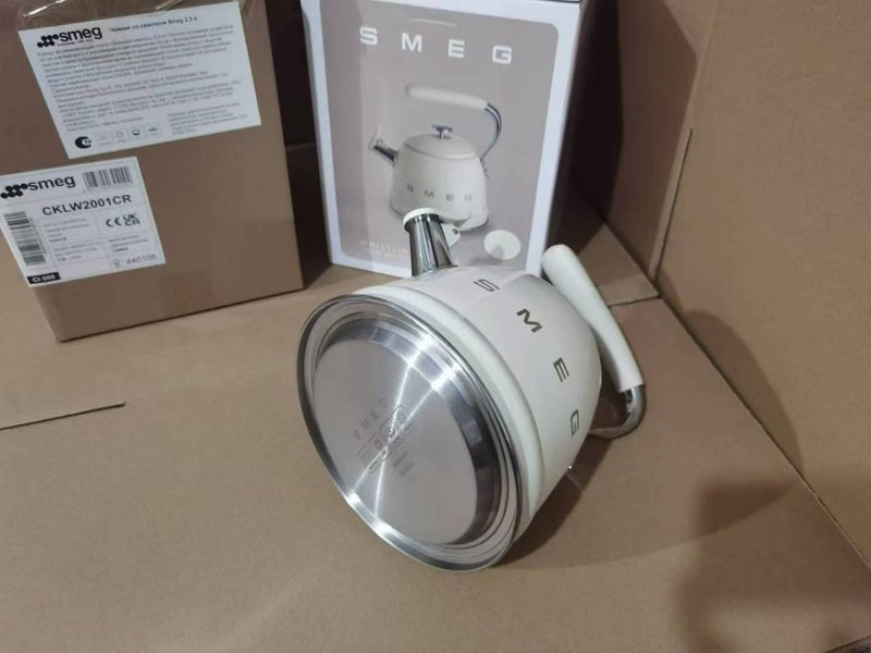 smeg Whistling Kettle – Premium 2.3 L Retro-Style Stainless Steel Tea Kettle, Ergonomic Handle, Italian Design - Image 2