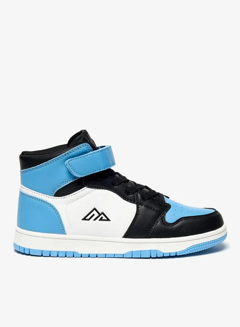 شو اكسبرس أحذية رياضية عالية للأولاد بنعل خارجي بنمط شبكي مع إغلاق بشريط لاصق