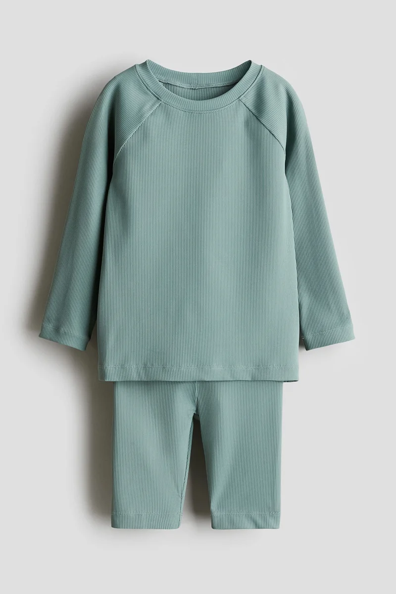 اتش اند ام طقم سباحة من خامة بعامل حماية 50 من الشمس