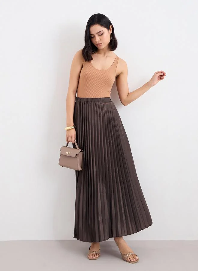 ستايلي تنورة طويلة ساتان بحافة واسعة وكسرات