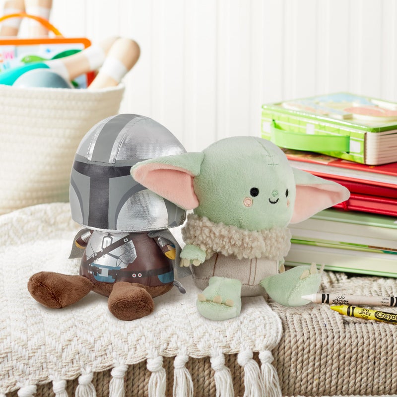 Hallmark Better Together Star Wars The Mandalorian Magnetic Plush Toy (Mando and Grogu) 5"" Stuffed Toys  Gifts for Kids and Fans - Image 2