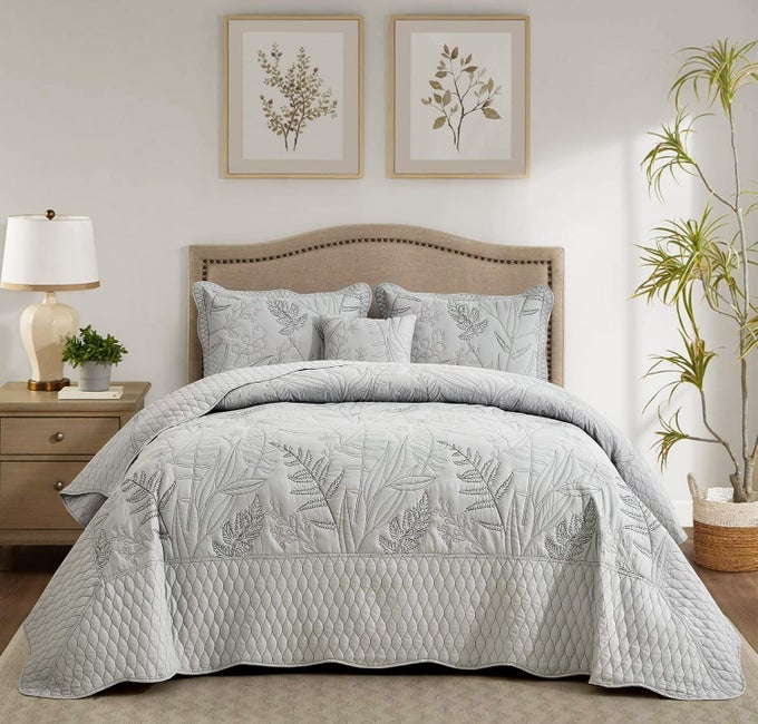 BOTANICAL OVERSIZED BEDSPREAD KING SIZE LEAVES PATTERN STITCHING QUILT SET ELEGANT FRESH STYLE BEDDING COVERLETS REVERSIBLE LIGHTWEIGHT 5 PIECE GREY