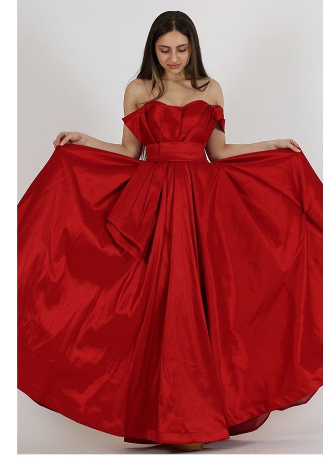 Modern Design Luxurious evening dress of high quality woven Shanton taffeta. This dress was designed with a story inspired by the sixties, decorated with an elegant belt at the waist with a cloche cut from the bottom.  - Image 1