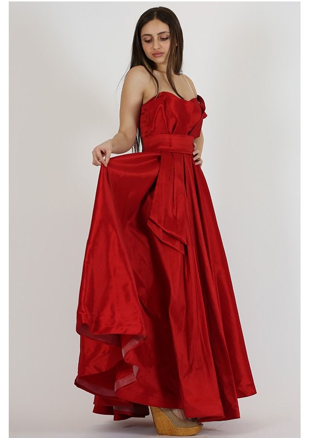 Modern Design Luxurious evening dress of high quality woven Shanton taffeta. This dress was designed with a story inspired by the sixties, decorated with an elegant belt at the waist with a cloche cut from the bottom.  - Image 3