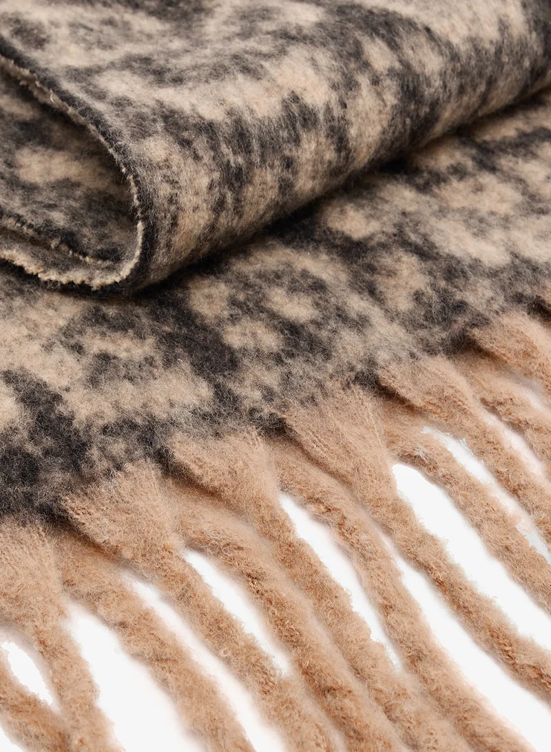 جينجر وشاح بطبعات الفهد وشراشيب