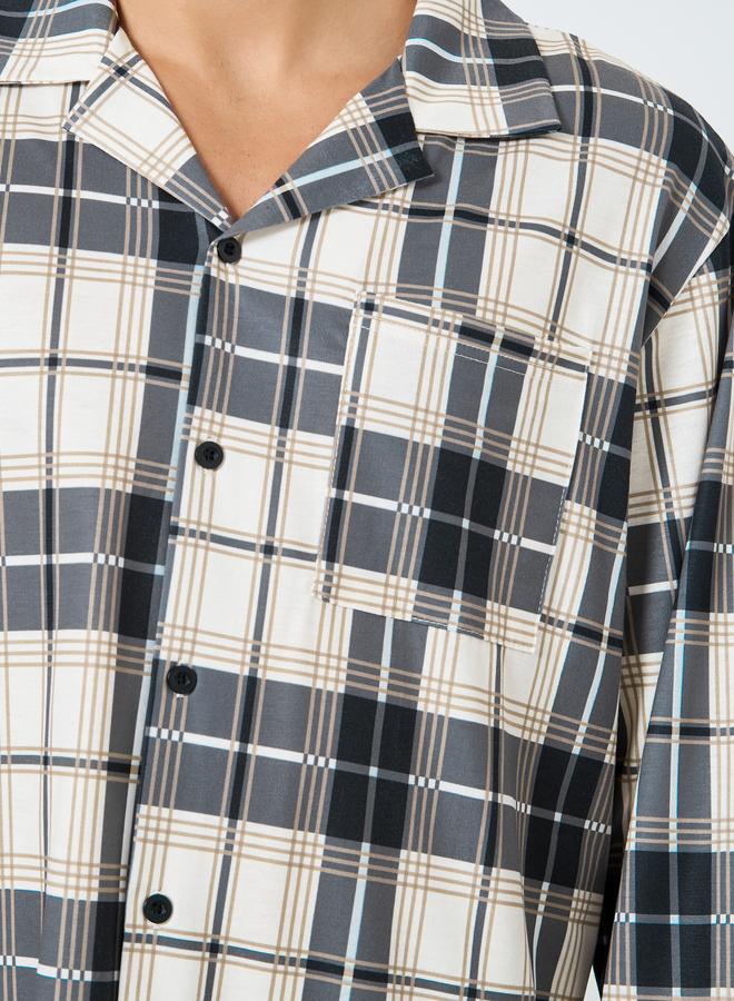 ستايلي طقم بيجاما من بنطال وقميص واسع بطبعة مربعات - Image 3