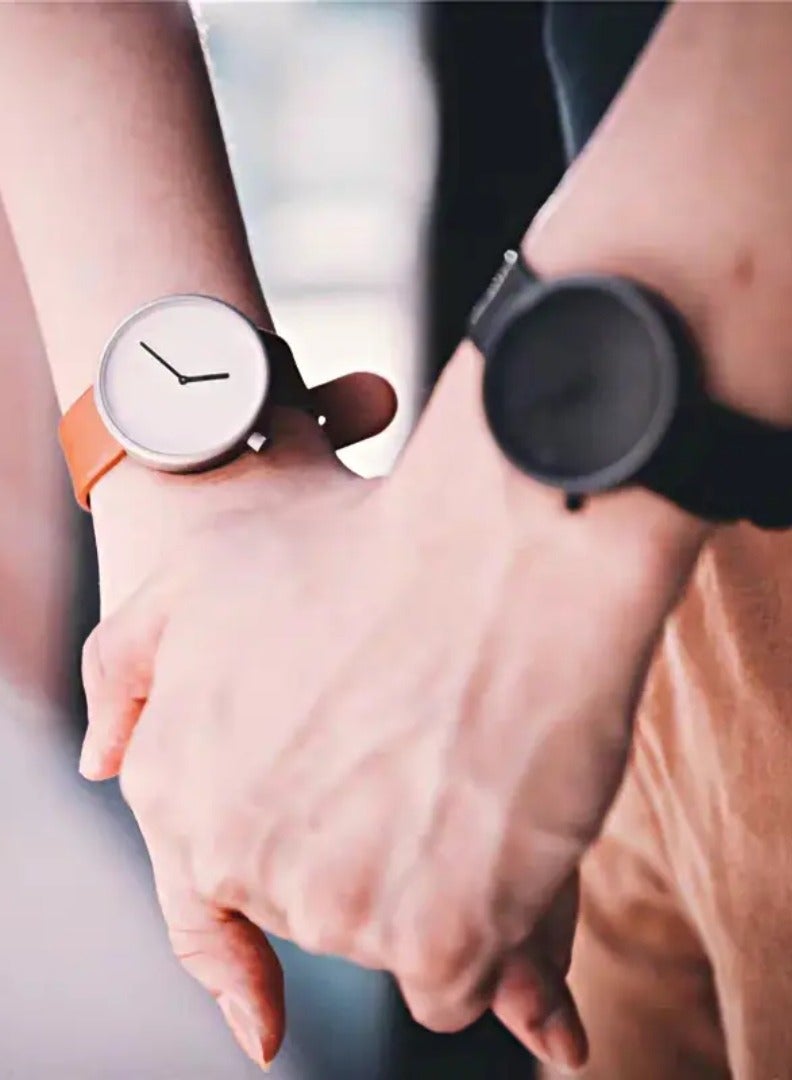 تومي ساعة عصرية بحركة كوارتز مقاومة للماء بعبوة فاخرة للجنسين من تومي - Image 2