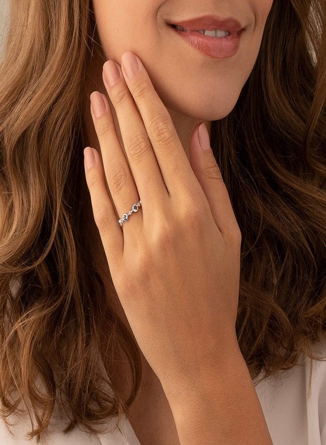 بيورا خاتم بيورا لندن الأزرق ذو الخمسة أحجار من التوباز، قابل للتكديس، مصنوع من الفضة الإسترليني عيار 925، حجر كريم طبيعي، 0.75 قيراط إجمالي، شكل دائري، مقاس 8، خاتم رفيع مناسب لحفلات الزفاف والذكرى السنوية، خاتم قابل للتكديس. - Image 2