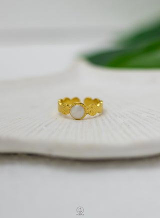 Circle White Resin Gold Ring – Elegant and Minimalist Circular Design, Adjustable Free Size for Women & Men - pzsku/Z1E7A4A580857EB5888BCZ/45/1746982118/b4891ad3-853f-4fad-bc50-68d00639a020