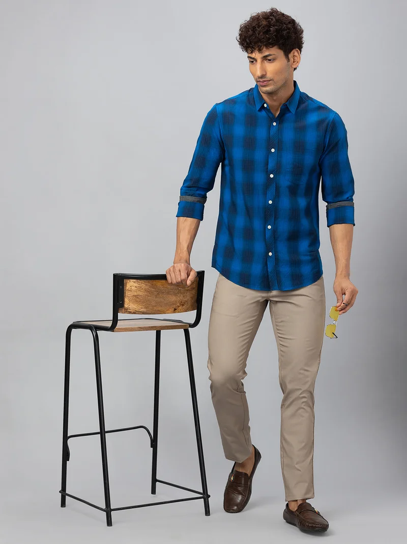globus Globus Men Royal Blue Checked Cotton Regular Fit Casual Shirt