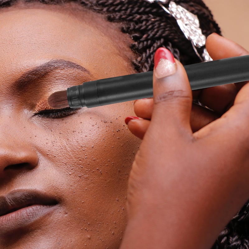 💄 قلم عيون بلونين محمول وقابل لإعادة الاستخدام لمكياج يومي - Image 3