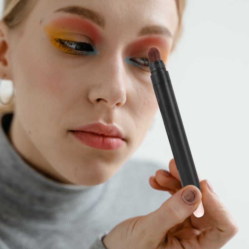 💄 قلم عيون بلونين محمول وقابل لإعادة الاستخدام لمكياج يومي - Image 4