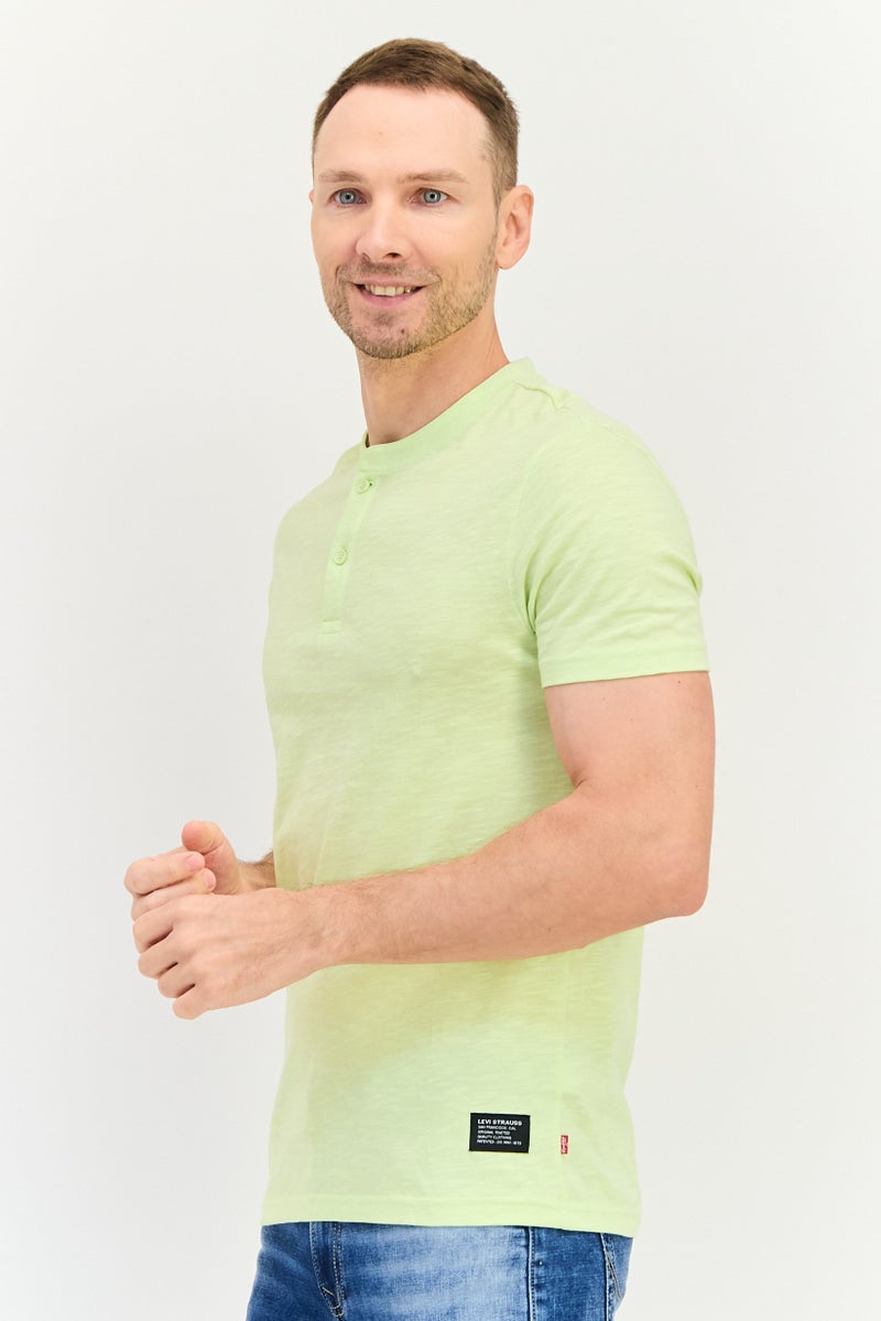 Levi's تي شيرت قصير الأكمام للرجال بياقة دائرية، لون ليموني أخضر - Image 2
