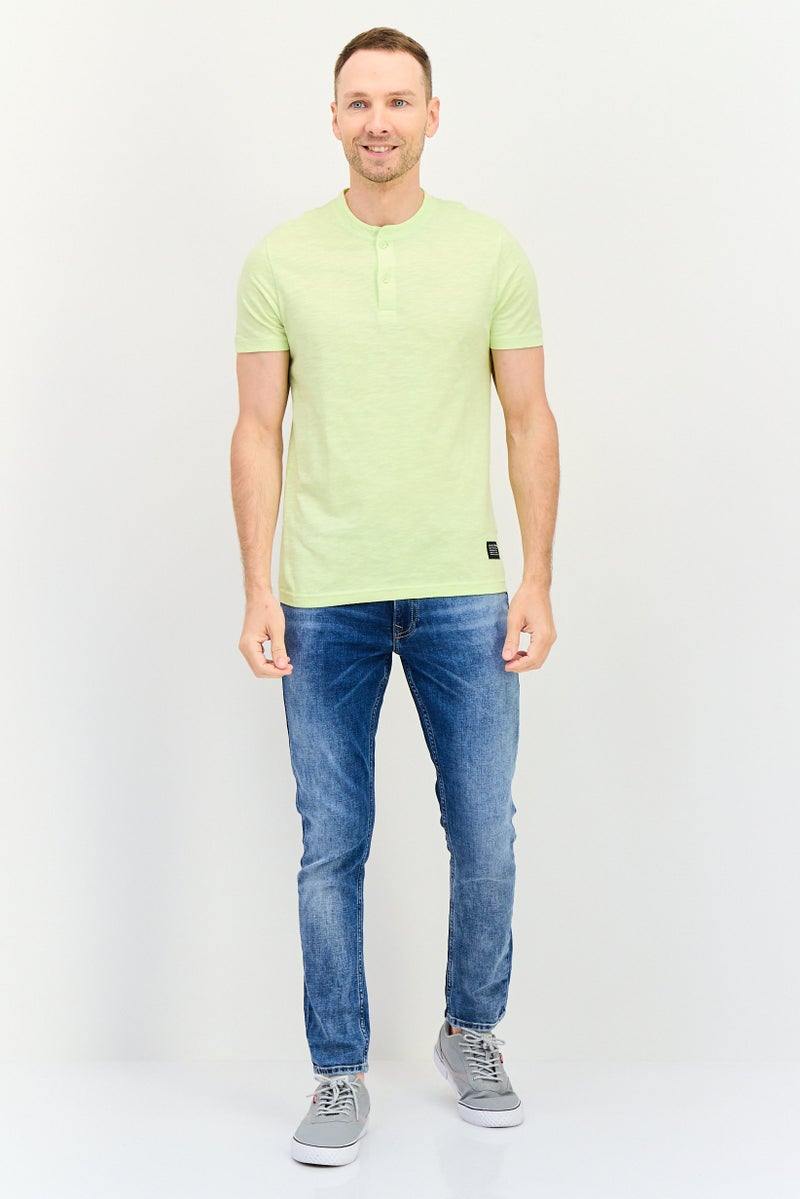 Levi's تي شيرت قصير الأكمام للرجال بياقة دائرية، لون ليموني أخضر - Image 4