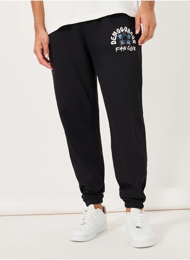 ستايلي Stranger Things Character Graphic Print Oversized Joggers