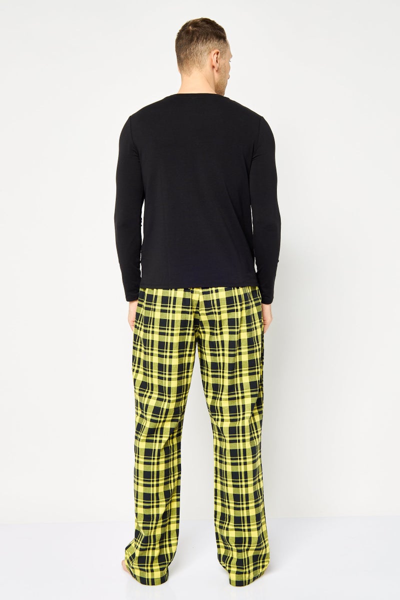 MOSCHINO Men 2 Pcs Long Sleeves Plaid Top And Bottom Pajama Set, Multicolor  - Image 2