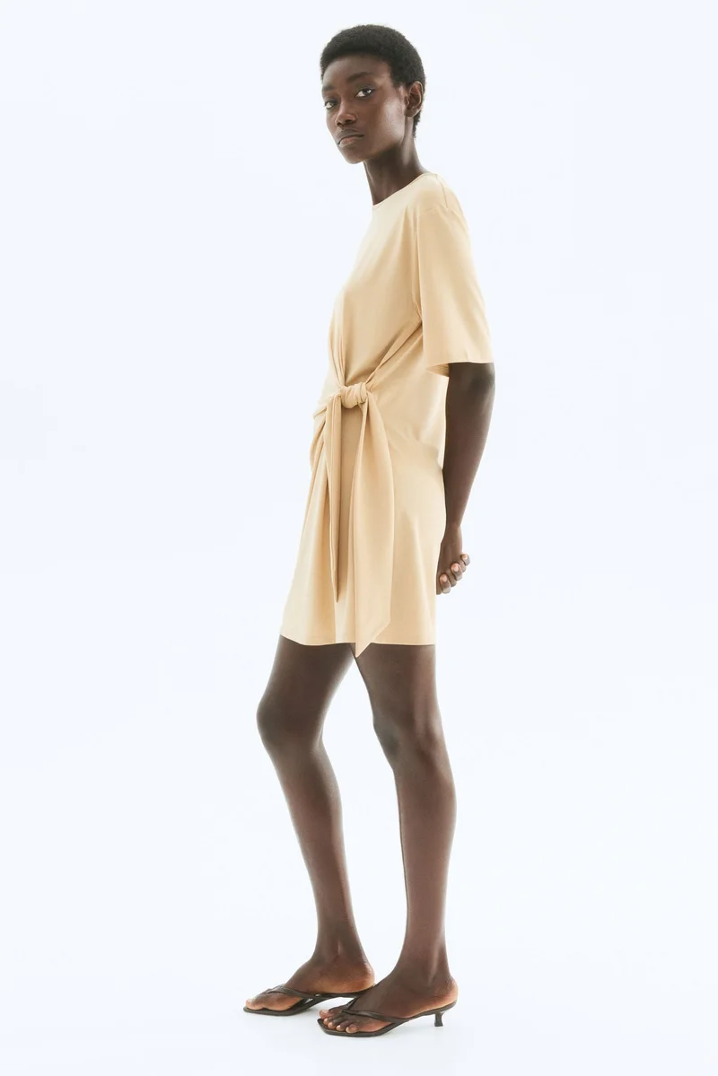 اتش اند ام فستان بتفاصيل ربطة