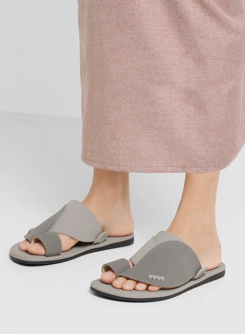 روبرت وود Traditional Two Tone Textured Arabic Sandals