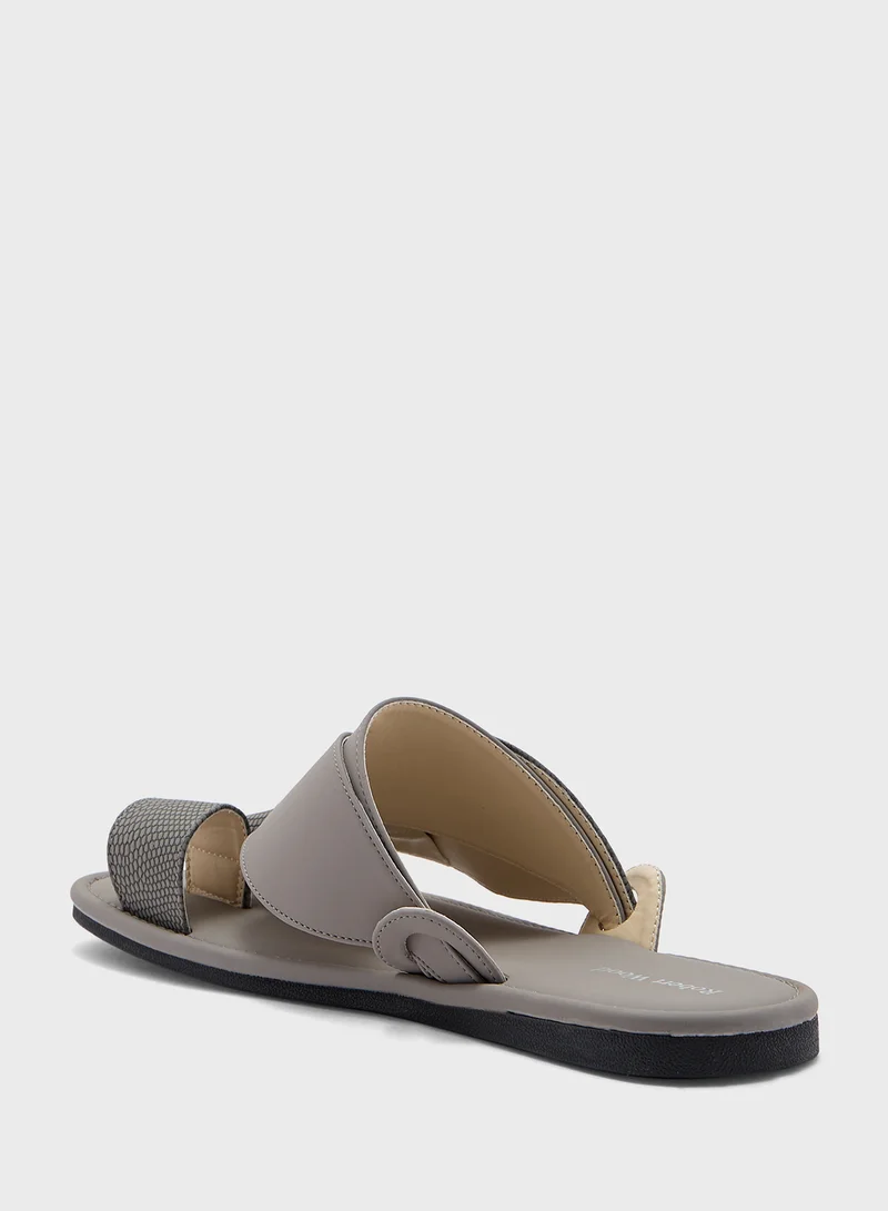 روبرت وود Traditional Two Tone Textured Arabic Sandals