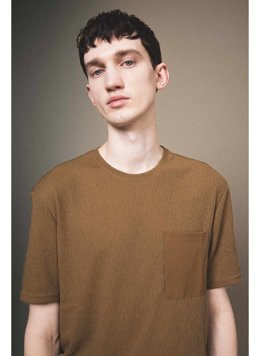 Man Regular Fit Crew Neck Short Sleeve T-Shirt