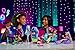 MONSTER HIGH مجموعة ألعاب صالة طلاب مونستر هاي مع أثاث وملحقات ذات طابع خاص مع حيوانين أليفين وآلة بيع تعمل - Image 3