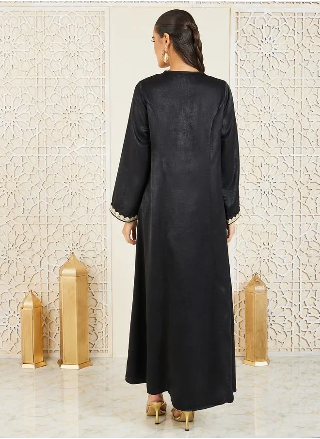 ستايلي Embroidered Piped Detail Jalabiya