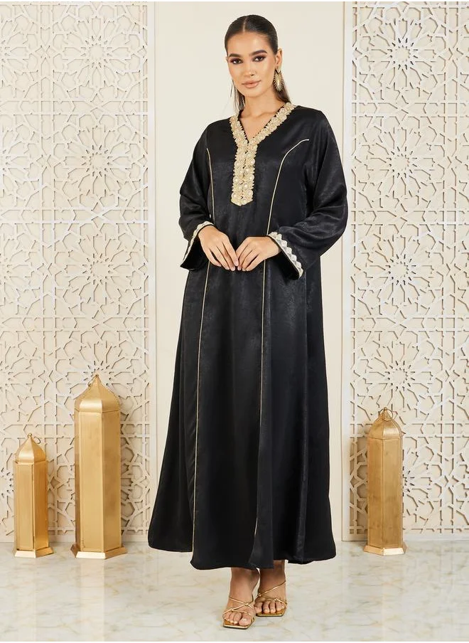 ستايلي Embroidered Piped Detail Jalabiya