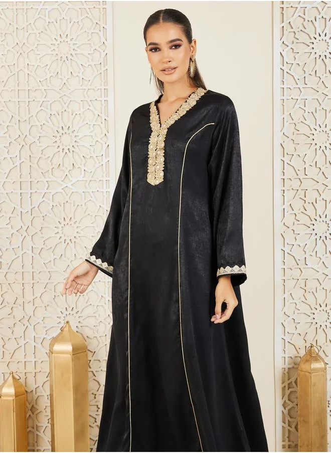 ستايلي Embroidered Piped Detail Jalabiya