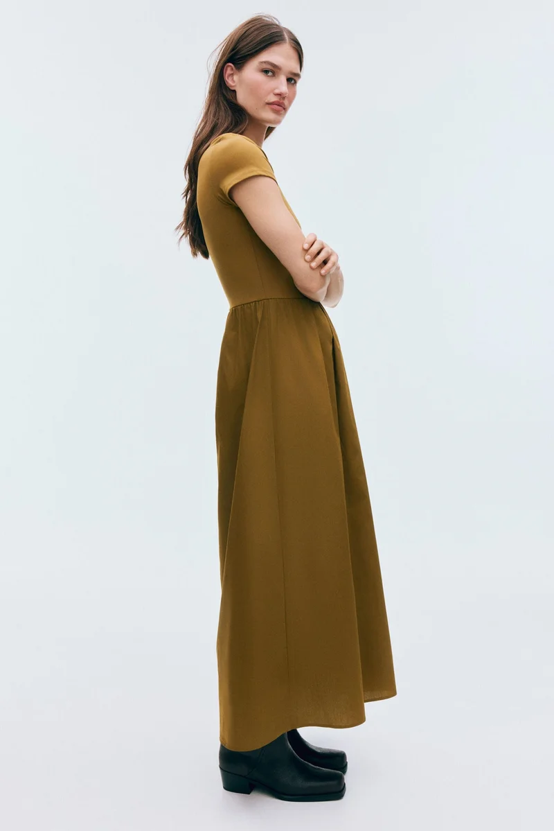 اتش اند ام فستان ماكسي بأكمام قصيرة