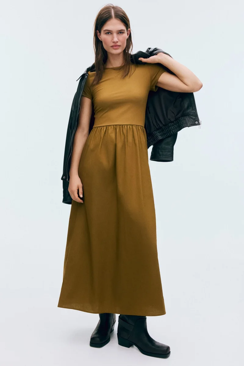 اتش اند ام فستان ماكسي بأكمام قصيرة