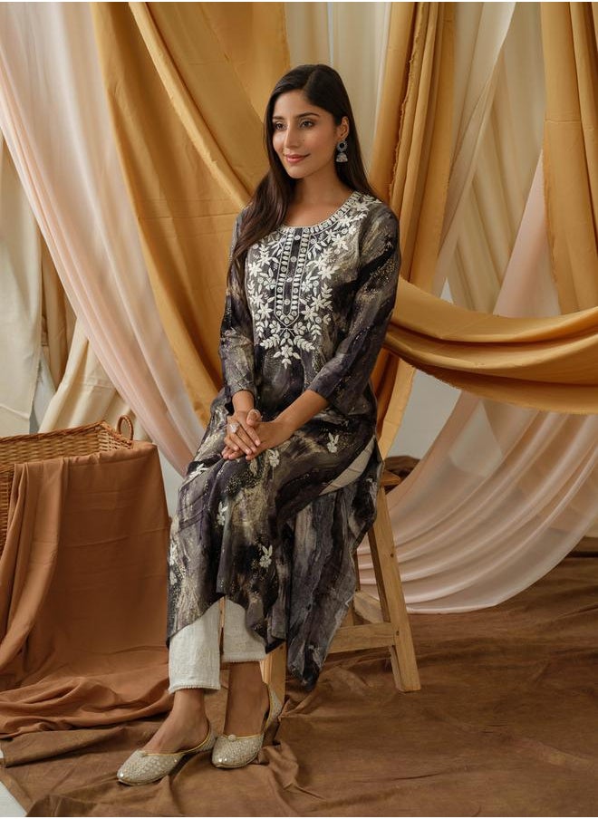 DW Floral Embroidered Round Neck Straight Kurta by Styli  - Image 4