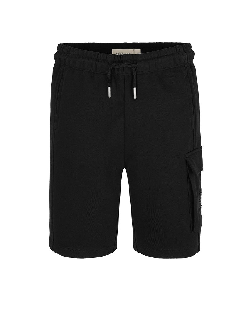 كالفن كلاين جينز شورت كارجو برباط للشباب - Image 1