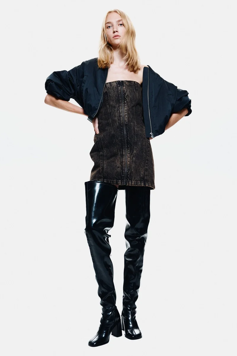 اتش اند ام فستان ميني بدون حمالات من الدنيم