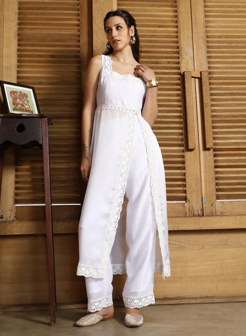  قصة طقم كورتا نسائي أبيض بخيوط مطرزة بفتحة جانبية للملابس الكاجوال بياقة مربعة بدون أكمام قطعتين بتصميم مريح للملابس العرقية اليومية