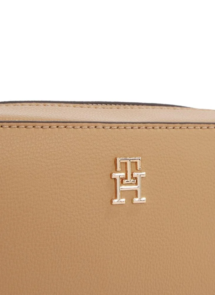 TOMMY JEANS Logo Detail Zip Over Crossbody