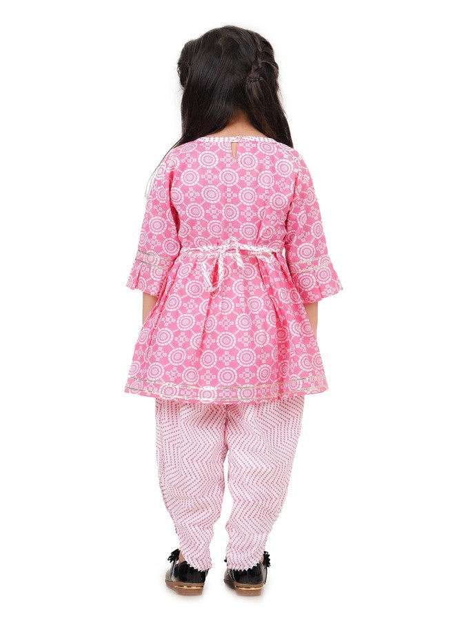 Little Dreams أحلام صغيرة (بنطلون أران للبنات الصغيرات بتصميم جايفوري مع أكمام مزخرفة وسروال دهوتي | فستان عرقي وردي (3-4 سنوات) - Image 2