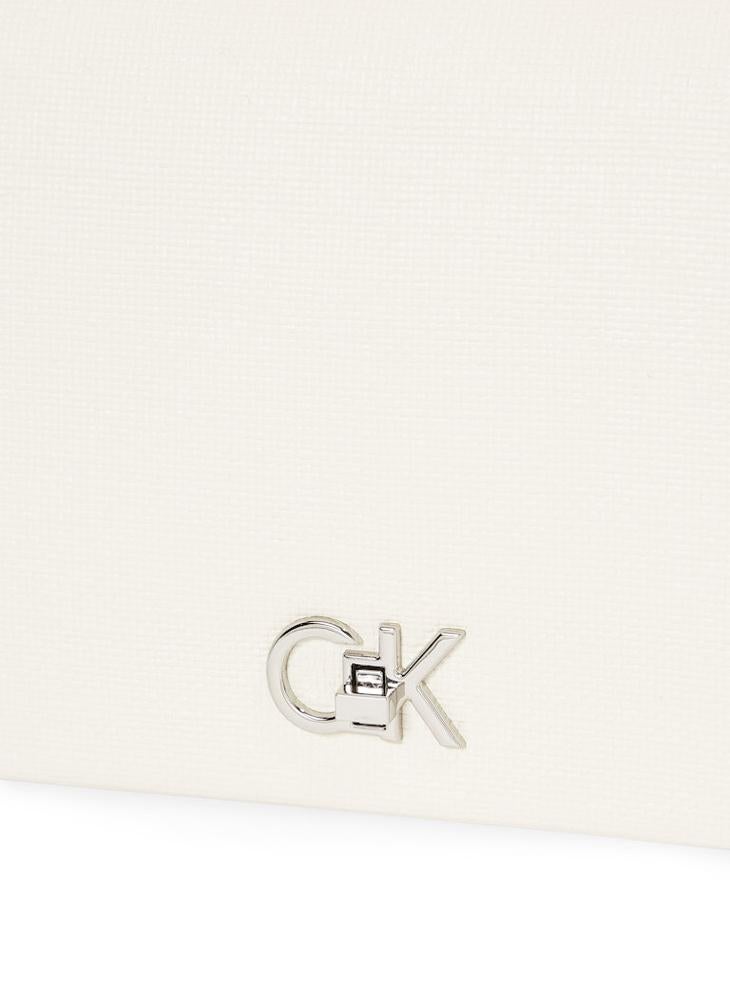 CALVIN KLEIN MEDIUM CONVERTIBLE CHAIN BAG  - Image 3