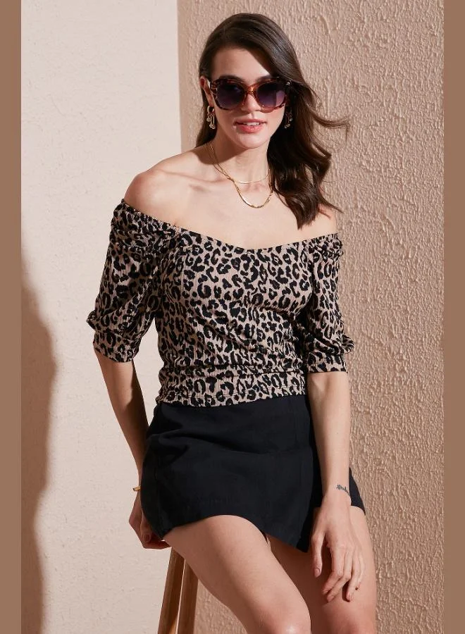 ليلا بلوزة ليلا بأكمام ثلاثة أرباع وياقة واسعة للنساء