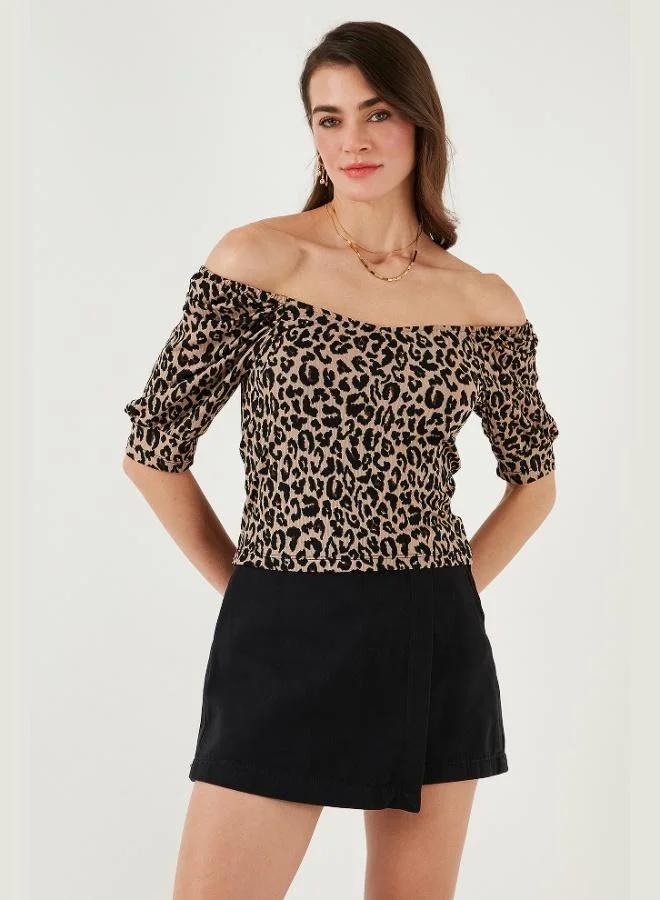 ليلا بلوزة ليلا بأكمام ثلاثة أرباع وياقة واسعة للنساء