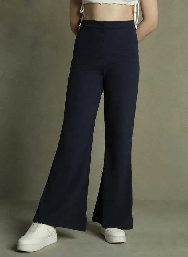 Dennis Lingo Dennis Lingo Mid-Rise Solid Flared Trousers