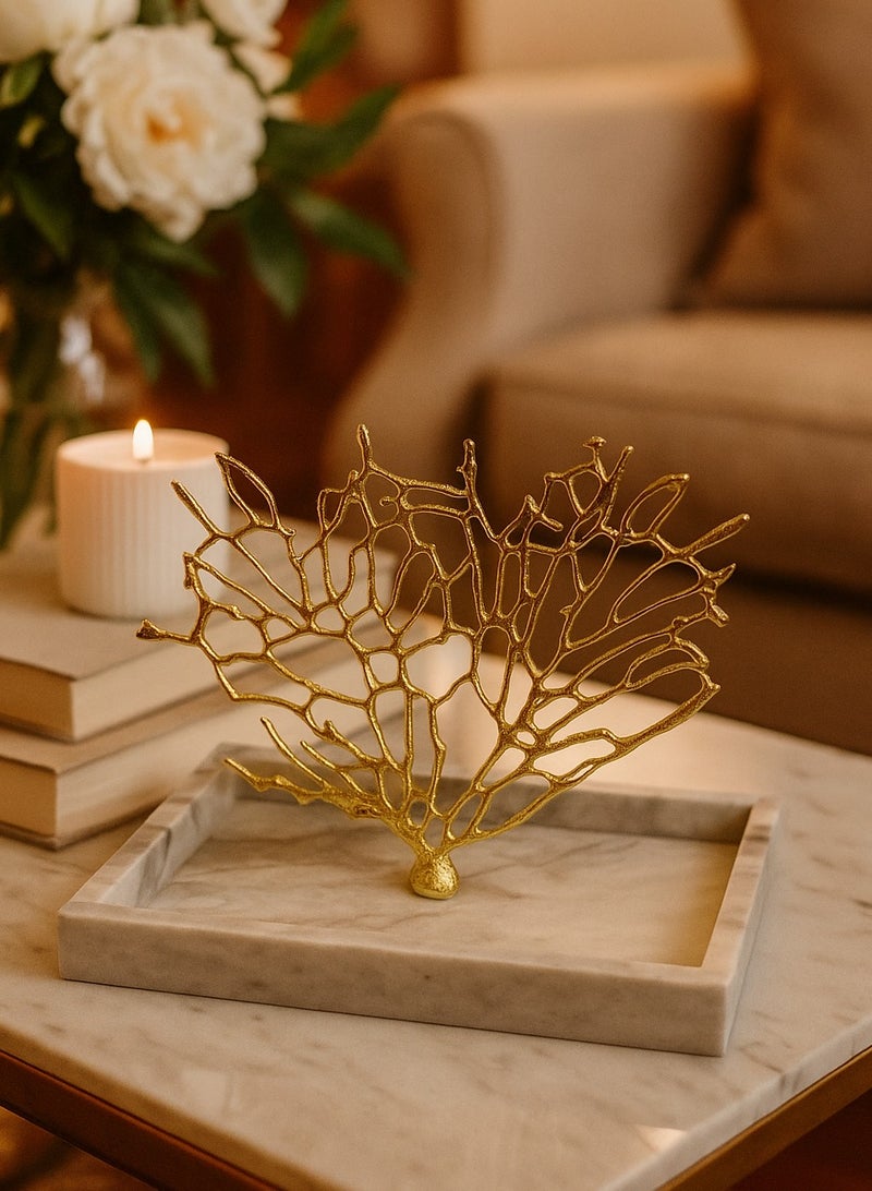 صينية رخامية مزينة بمرجان ذهبي - ديكور طاولة أنيق - Image 1