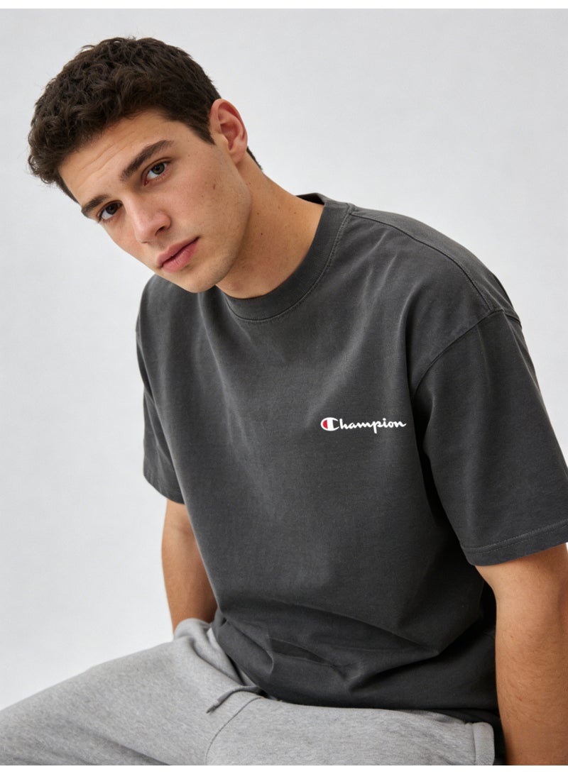 شامبيون Champion Men's Vintage Wash Oversized Crew Neck T-Shirt, Dark Grey Classic Short Sleeve Tee - Image 3