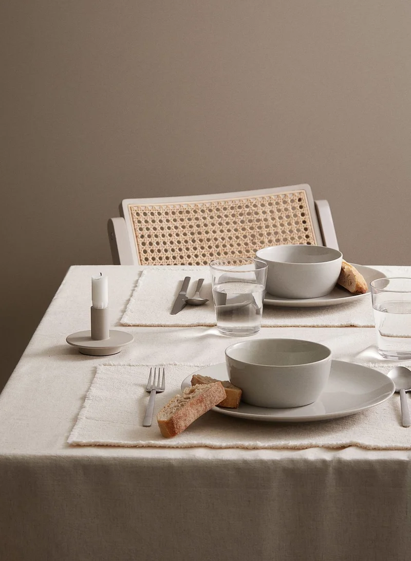 اتش اند ام Placemats in washed cotton canvas with frayed edges