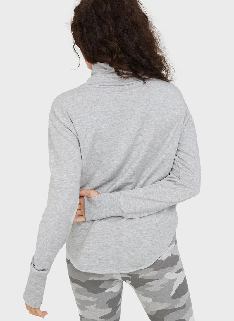 آري من امريكان ايجل Mock Neck Top