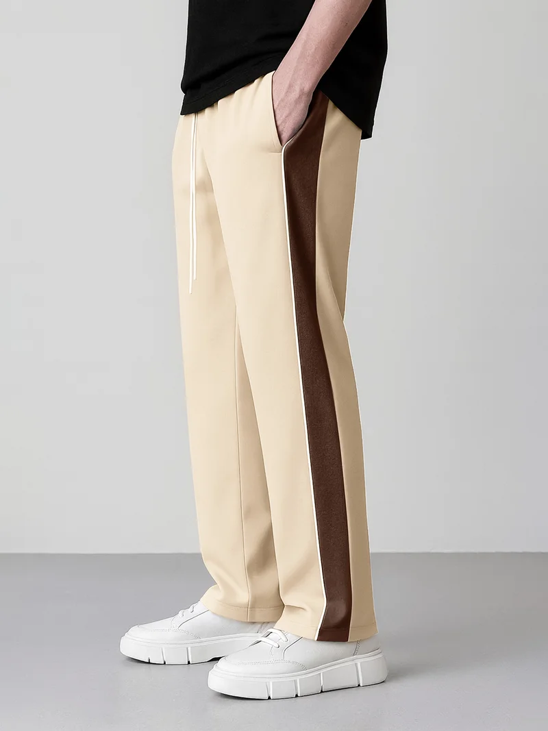 مانياك بنطلون رياضي رجالي واسع بخصر مطاطي وخطوط جانبية بلون البسكويت والبني