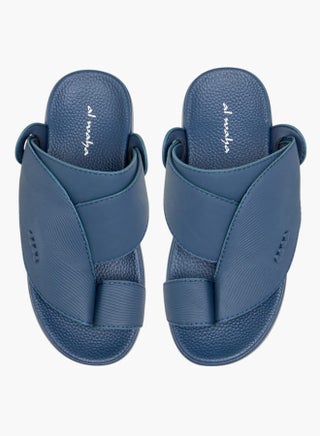 Boys Textured Slip-On Arabic Sandals with Toe Loop Detail - pzsku/Z1EA67A2AC74E30E3C9D5Z/45/_/1739286071/500fb702-6179-4919-a2a7-3bd9125a310d