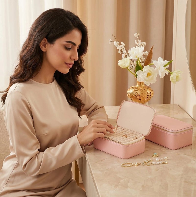 الأزرق جي دبليو صندوق مجوهرات للسفر - صندوق مجوهرات صغير مزود بـ 12 كيسًا لحفظ المجوهرات - منظم مجوهرات من جلد البولي يوريثان - صندوق مجوهرات - حافظة مجوهرات للأقراط والقلائد والخواتم والأساور للفتيات والنساء - Image 5